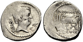RÖMISCHE REPUBLIK. L. Livineius Regulus, 42 v. Chr. 
Denar. REGVLVS - P.R. Kopf des L. Regulus n. r. Rv. L. LIVINEIVS / REGVLVS Sella curulis zwische...