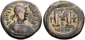 Iustinianus I., 527-565. 
AE Follis, 527-537 Nikomedia. Drap. Büste mit L. n. r., Legende etwas verwildert. Rv. Großes M, l., r. und oben je ein Kreu...