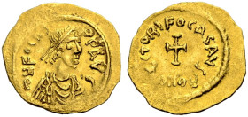 Phocas, 602-610. 
AV Tremissis, ca. 603-607 Konstantinopel. Drap., gep. Büste mit Diadem n. r. DN FOKAS PP AVG, Rv. VICTORI FOCAS AVS Krückenkreuz, d...