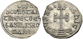 Leo V., 813-820. 
Mit Constantin. Miliaresion. LeOn/SCOnStAn/tIn eeC Qey/bASILIS RO/mAIOn Rv. IhSyS XRIStyS nICA Balkenkreuz auf drei Stufen. 1,89 g....