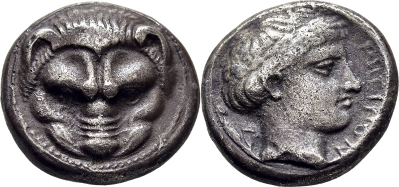 BRUTTIUM-RHEGION. Tetradracma. 350-270 a.C. Máscara de león de frente. Cabeza la...