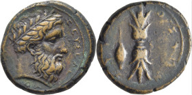 SICILIA-SIRACUSA. AE 22. 332-317 a.C. Acuñación centrada. Pátina marrón. Buen anverso