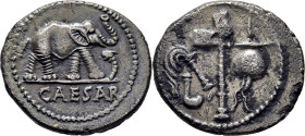 ROMA REPÚBLICA. Julio César. Denario. 59-44 a.C. EBC-/MBC. Leve tono. Acuñación muy centrada