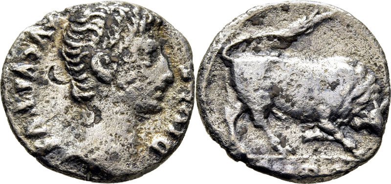 ROMA IMPERIO. Augusto. Denario. 15-13 a.C. Cabeza descubierta a derecha, alreded...