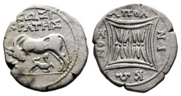 llyria, Apollonia, circa 229-100 BC. ΑR Drachm (19mm, 3,38 g.). ΣΩΣΙΚΡΑΤΗΣ, ΝΙΚΩΝ (Sosikrates, Nikon), magistrates ΣΩΣΙΚΡΑΤΗΣ, cow standing left, look...