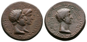 Kings of Thrace, Rhoemetalkes I and Pythadoris, with Augustus, circa 11 BC-AD 12. AE (22mm, 9,56 g.). BAΣIΛЄΩΣ POIMHTAΛKOΥ diademed head of Rhoemetalk...