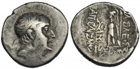 CAPADOCIA. Ariobarzanes I. Dracma (68-67 a.C.). R/ Atenea sosteniendo a Nike. AR 3,63 g. SBG-7302. BC+.