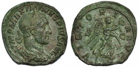 MAXIMINO I. Sestercio. Roma (235-236). R/ La Victoria a der. con palma y corona; VICTORIA AVGG. RIC-67. CH-100. Pátina verde rugoso. MBC+.