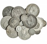 Lote de 25 monedas. 5 pesetas: 1871 (2), 1876, 1885 (3) y 1898 (2). 2 pesetas: 1870, 1882 (2), 1905. 50 céntimos: 1869, 1880 (3), 1881, 1885, 1892, 19...