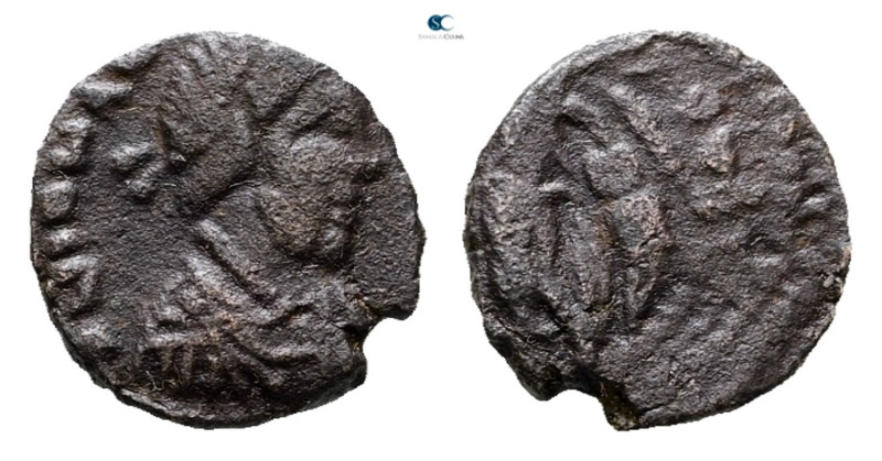 Johannes AD 423-425. Rome
Nummus Æ

11 mm, 1,00 g



Nearly Very Fine