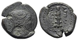 Lydien. Apollonis.

Bronze. Ca. 200 - 150 v. Chr.
Vs: Makedonischer Schild; runder Gegenstempel.
Rs: Keule.

21 mm. 6,60 g.

SNG Copenhagen 16...