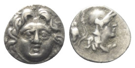 Pisidien. Selge.

 Obol (Silber). Ca. 350 - 300 v. Chr.
Vs: Gorgoneion en face.
Rs: Kopf der Athena mit attischem Helm rechts; im Feld links Astra...