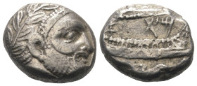 Phönikien. Arados.

 Stater (Silber). Ca. 348 - 339 v. Chr.
Vs: Kopf des bärtigen Ba'al-Arwad rechts.
Rs: Galeere, rechts darauf Pataikos, darüber...