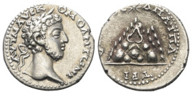 Kappadokien. Kaisareia (Caesarea). Commodus (177 - 192 n. Chr.).

 Drachme (Silber).
Vs: Büste des Commodus mit Lorbeerkranz rechts.
Rs: Berg Arga...