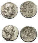 Griechische Münzen - Lots.


Verschieden Herrscher (Königreich Kappadokien).

Lot (2 Stück, Silber): Drachme; 1. Jhdt. v. Chr.

Sehr schön - fa...