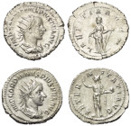 Römische Münzen - Lots. Kaiserzeit.


Lot (2 Stück, Silber): Antoniniane des Gordianus III. (238 - 244 n. Chr.).

Fast prägefrisch / vorzüglich....