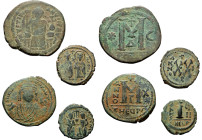 Byzantinische Münzen - Lots.


Verschiedene Herrscher.

Lot (4 Stück, Bronze): Verschiedene Nominale, ca. 6. - 7. Jhdt. n. Chr.

Sehr schön.
...