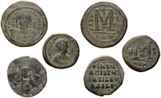 Byzantinische Münzen - Lots.


Verschiedene Herrscher.

Lot (3 Stück, Bronze): Verschiedene Nominale, ca. 6. - 7. Jhdt. n. Chr.

Sehr schön.
...