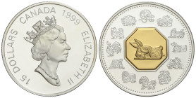 World Coins: Canada
15 Dollars. 1999. 34,27 grs. AR+ Pequeña plaquita en AU de 24 quilates en el centro. Año del Conejo. En estuche original, con cer...