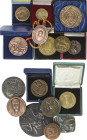 Spanish Medals
Lote 25 medallas. 1890 a Siglo XX. AE, Br, metal dorado, etc. Diferentes. Destaca Cent. Universitat Barcelona 1937, Exposition Univers...