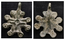 Weight 3,80 gr - Diameter 25 mm. BYZANTINE EMPIRE. BRONZE CROSS.(8th-10th century).Ae. Material : Bronze.