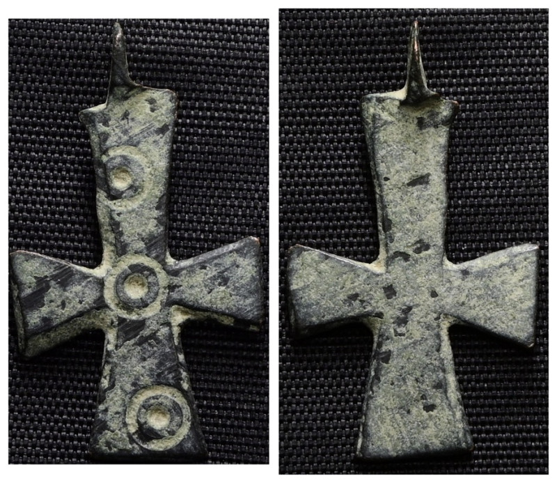 Weight 1,56 gr - Diameter 28 mm. BYZANTINE EMPIRE. BRONZE CROSS.(8th-10th centur...