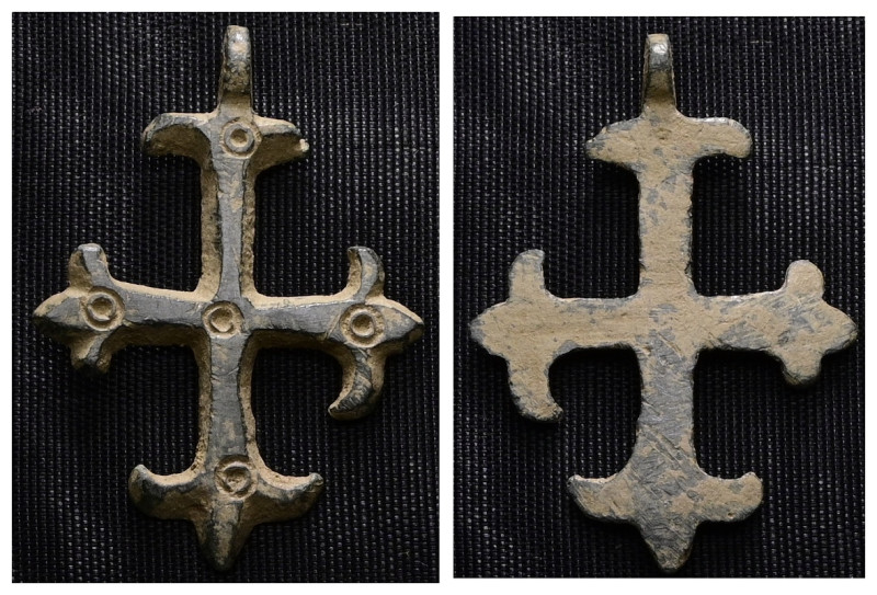 Weight 4,76 gr - Diameter 38 mm. BYZANTINE EMPIRE. BRONZE CROSS.(8th-10th centur...