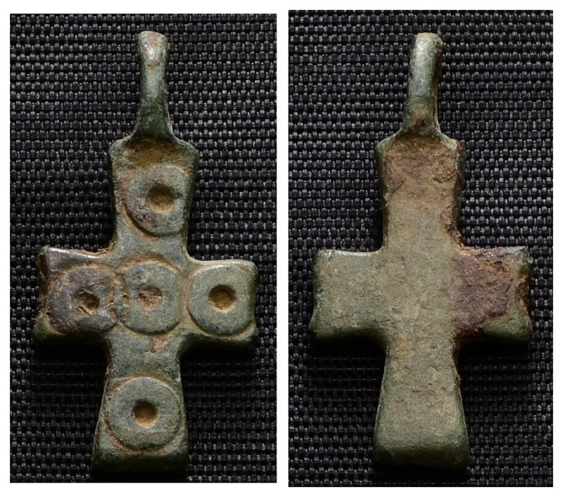 Weight 2,33 gr - Diameter 24 mm. BYZANTINE EMPIRE. BRONZE CROSS.(8th-10th centur...