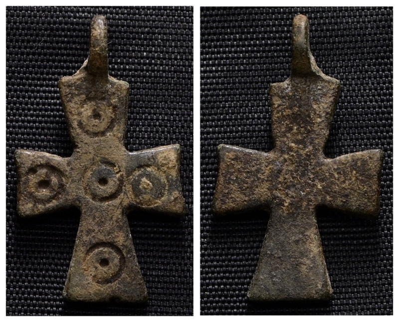 Weight 2,34 gr - Diameter 26 mm. BYZANTINE EMPIRE. BRONZE CROSS.(8th-10th centur...