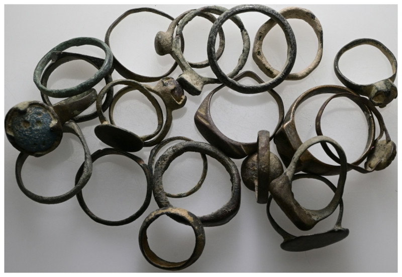 20 pieces of rings. Sold as seen. No return.