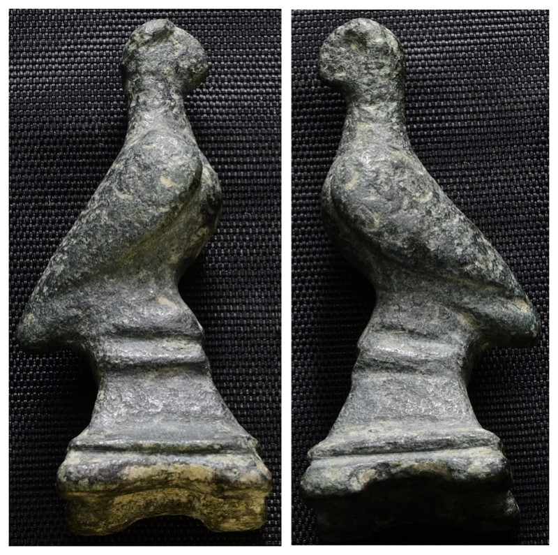 Weight 24,72 gr - Diameter 40 mm. ANCIENT Roman eagle statuette on pyramid. Bron...