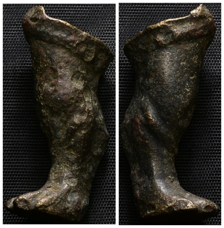 Weight 28,92 gr - Diameter 39 mm. Ancient Bronze Animal Foot Figure. Period gree...