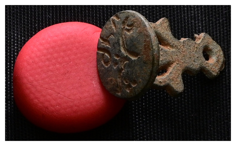 Ancient Bronze Seal. Weight 4,12 gr - Diameter 22 mm.