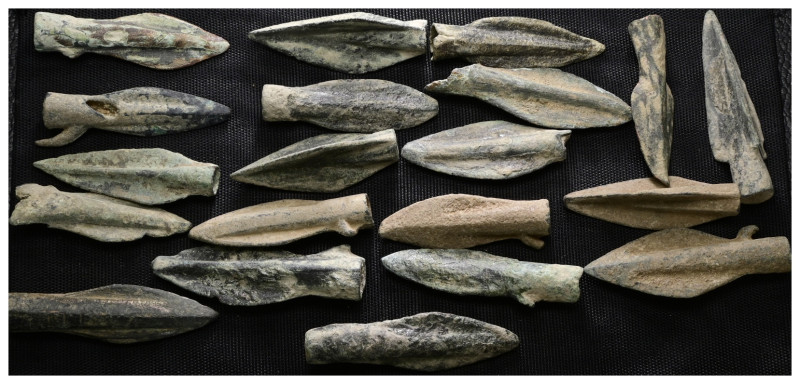 ANCIENT BRONZE ARROW HEADS. 20 pieces, sold as seen. No return.