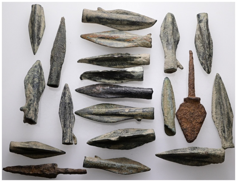 ANCIENT BRONZE ARROW HEADS. 20 pieces, sold as seen. No return.