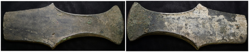 Ancient axe. Century ?. Weight 280 gr - Diameter 131 mm.