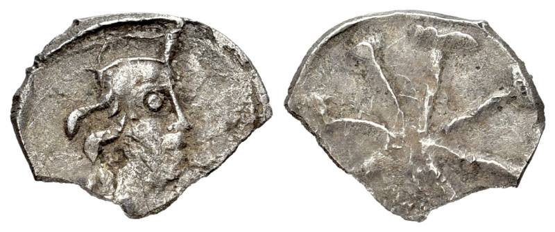 Constantine IV Pogonatus (668-685). AR Half Siliqua (12mm, 0.53g). Italian mint....