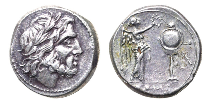 Anonymous AR-Victoriatus (16mm, 3.25 g, 1h). Rome mint, after 211 BC.
Obv. Laure...