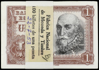 Lote 100 billetes 1 Peseta. 23 Junio 1953. Marqués de Santa Cruz. Serie 1E. Todos correlativos. En fajo original F.N.M.T. (Algunas esquinas algo rozad...