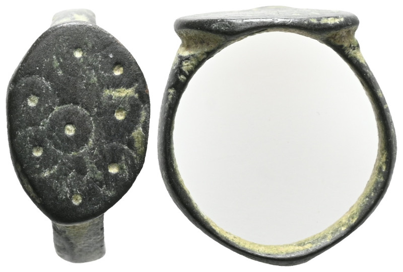 ANCIENT BYZANTINE BRONZE RING ( 7th - 10th ) AE.

Weight:2,3 gr
Diameter:18,4...