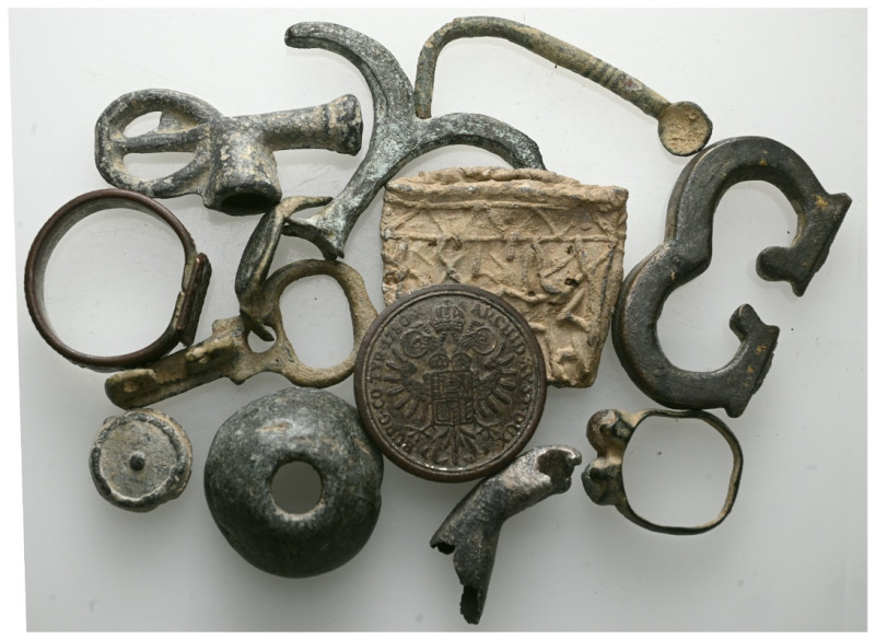 GROUP OF ANCIENT ROMAN BRONZE OBJECTS.