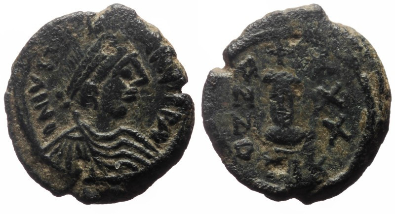 Decanummium AE
Justinian I (527-565), dated RY 30 = 556/7. Nikomedia, D N IVST[...