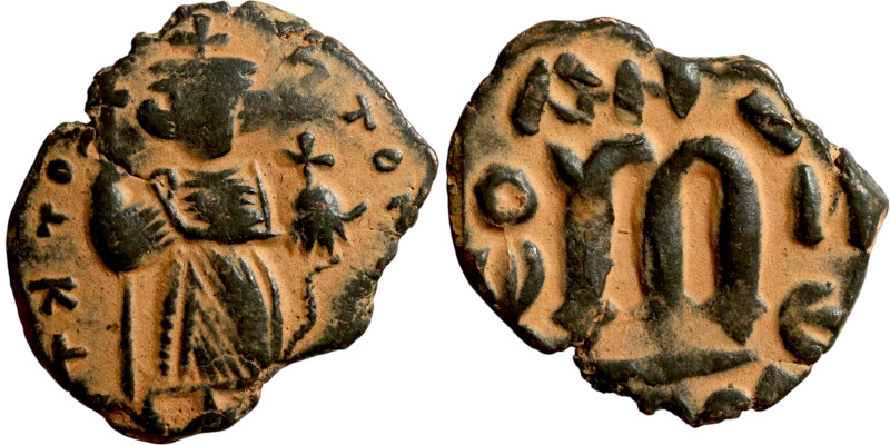 Constans II (641-668) Follis. Obverse: Imperial figure holding cross and globus ...