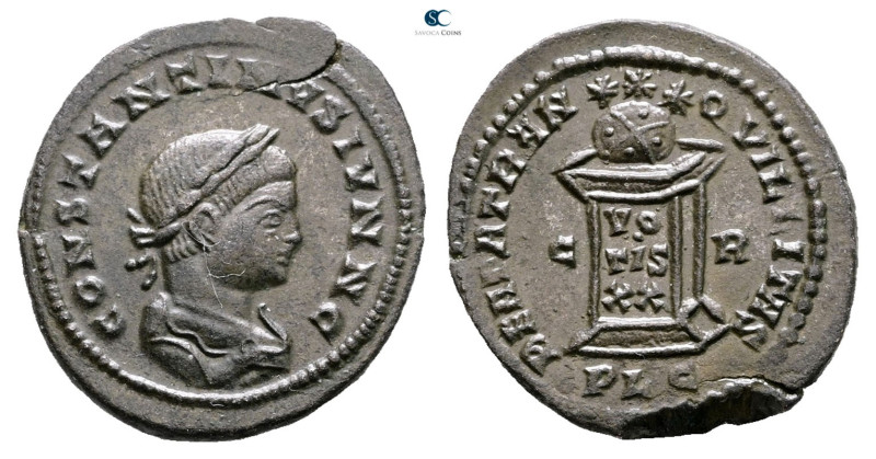 Constantine II, as Caesar AD 317-337. Lugdunum
Follis Æ

21 mm, 3,58 g


...