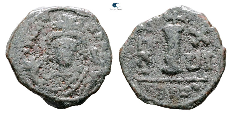 Maurice Tiberius AD 582-602. Theoupolis (Antioch)
Decanummium Æ

16 mm, 2,26 ...