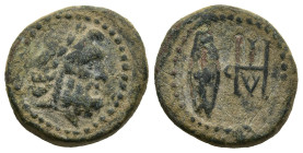 KINGS OF GALATIA. Deiotaros (Circa 63-59/8 BC)
AE Bronze (16,9mm 3,4g)
Obv: Laureate head of Zeus right.
Rev: Monogram and Galatian shield.
SNG BN...