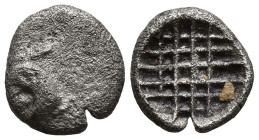TROAS. Dardanos. (Late 6th-early 5th centuries BC).
AR Hemiobol (7,2mm 0,26g)
Obv: Head of cock left.
Rev: Cross-hatch design.
SNG von Aulock -; S...