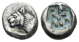 CARIA. Mylasa. (Circa 520-490 BC).
AR Hekte (10,3mm 1,67g)
Obv: Forepart of lion left.
Rev: Irregular incuse square.
SNG Kayhan II 1653; SNG Keckm...