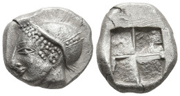 IONIA. Phokaia. (Circa 521-478 BC).
AR Diobol (9,2mm 1,3g)
Obv: Archaic female head left, wearing earring and helmet or close fitting cap.
Rev: Qua...