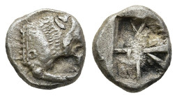 ASIA MINOR. Uncertain. (5th century BC).
AR 1/12 Stater or Obol (8,7mm 0,87g)
Obv: Forepart of roaring lion right.
Rev: Rough incuse square.
Unpub...